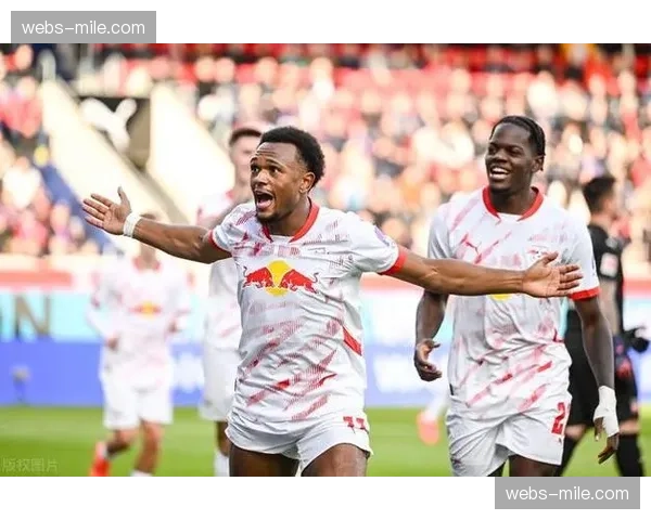 奥格斯堡1-0小胜海登海姆，克劳德毛里斯制胜球助球队脱离降级区